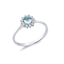 Anello acquamarina ovale in oro bianco con diamanti contorno