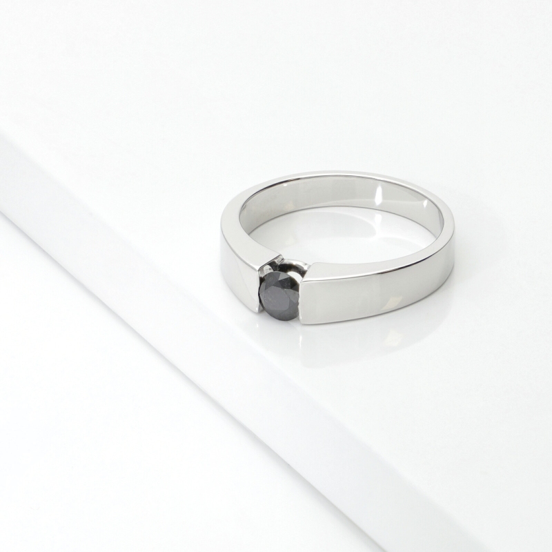 Anello solitario uomo in oro bianco 750 con diamante nero, 0.45 ct