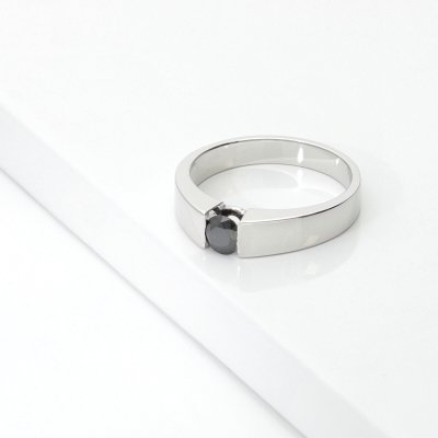 Anello solitario uomo in oro bianco 750 con diamante nero, 0.45 ct