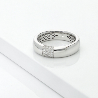 Anello fascia uomo con pavé in diamanti in oro bianco