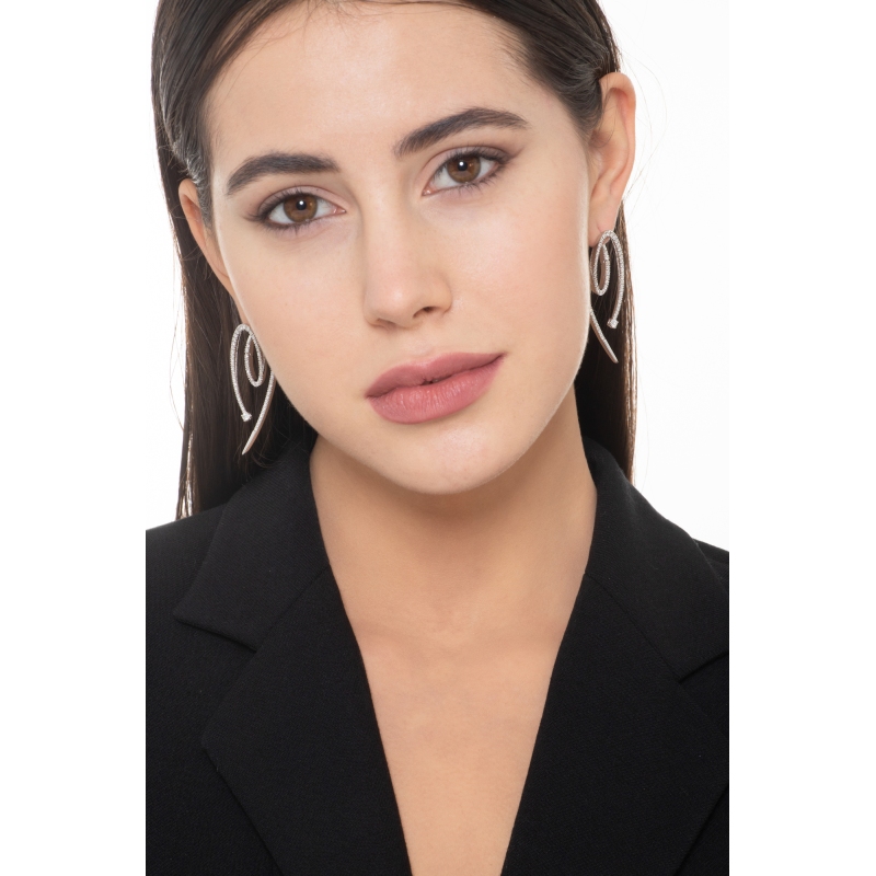 Orecchini pendenti a spirale in diamanti e oro bianco 18k