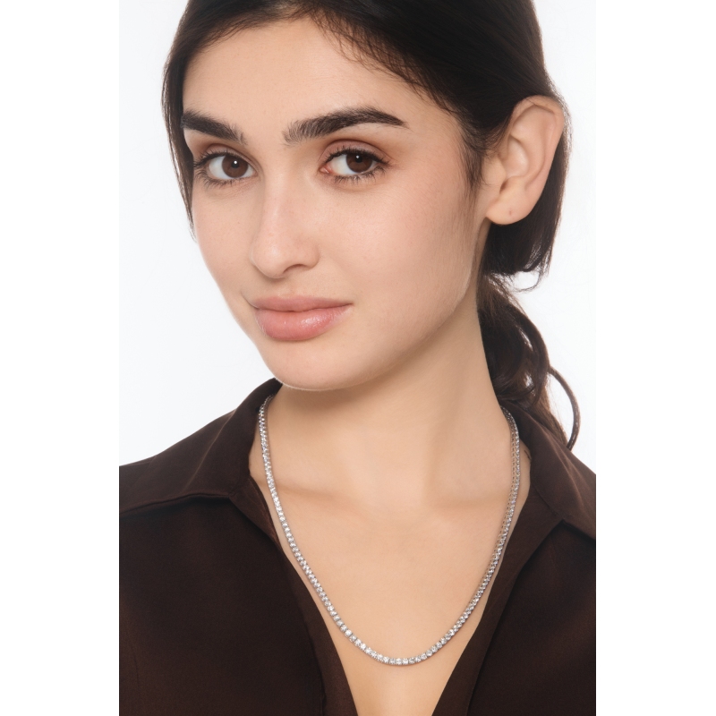 Collana tennis lineare con diamanti in oro bianco 18k