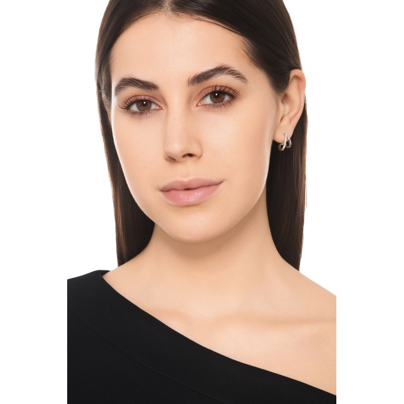 Orecchini design in oro bianco 750 con fila in diamanti