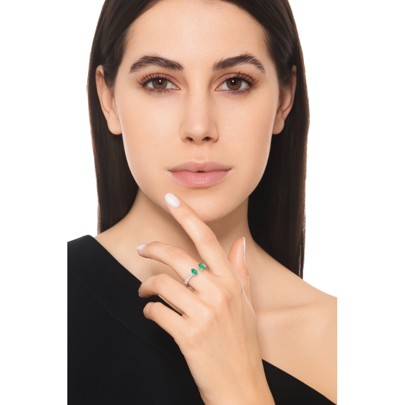 ANELLO CON  BRILLANTI E 2SMERALDI GOCCIA MM6X4