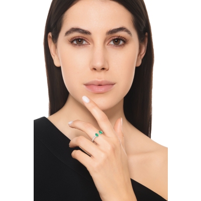 ANELLO CON  BRILLANTI E 2SMERALDI GOCCIA MM6X4