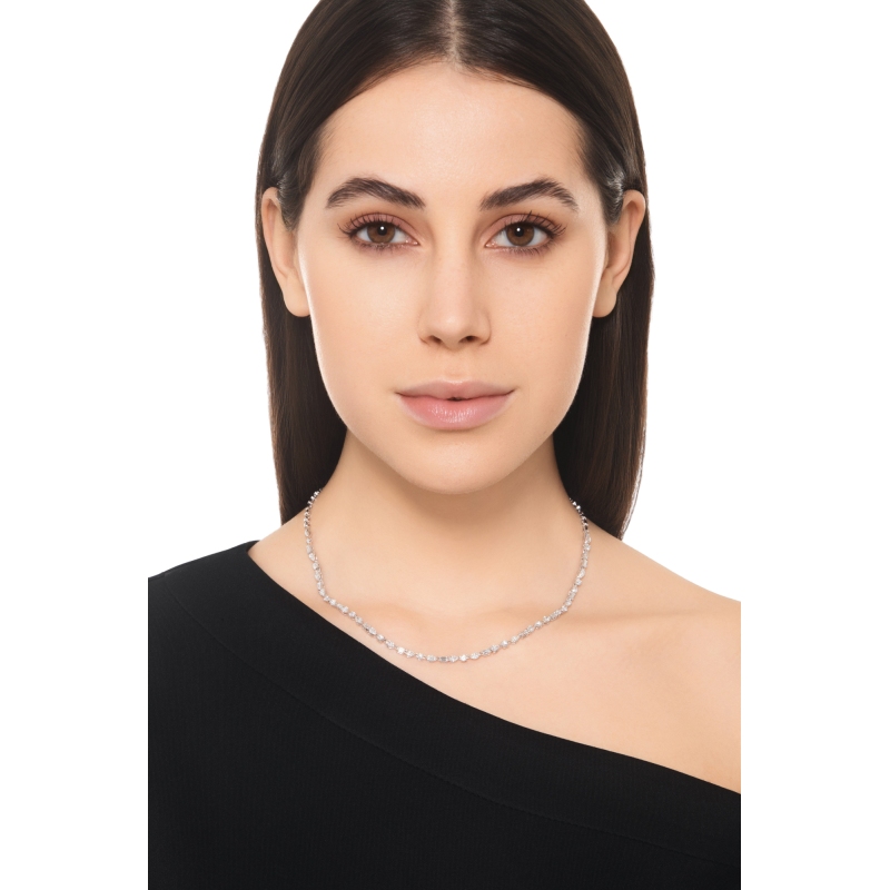Collana in oro bianco 750 design con diamanti