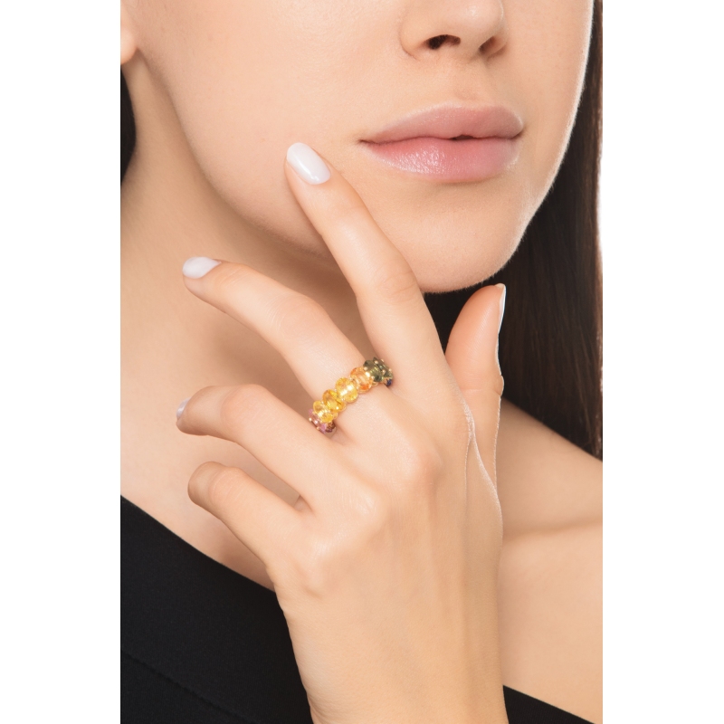 Anello eternity con zaffiri Rainbow in oro giallo 18k