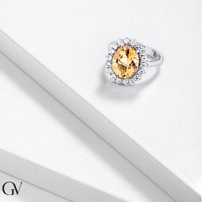 Anello rosetta con Citrino e contorno con Diamanti in oro bianco 18k