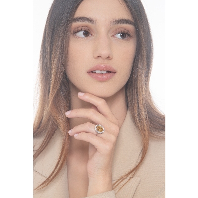 Anello rosetta con Citrino e contorno con Diamanti in oro bianco 18k