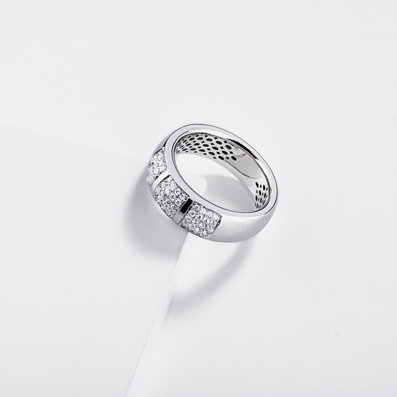 Anello uomo fascia con diamanti in oro bianco 18k