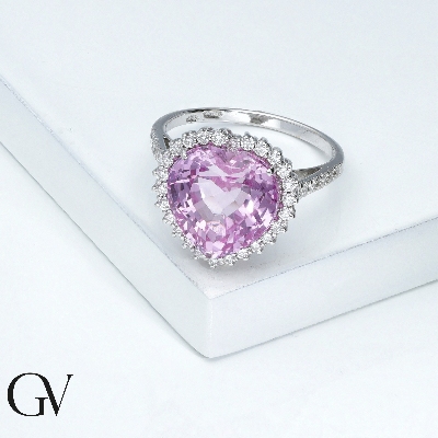 White gold 18k ring with pink sapphire heart cut and halo diamonds