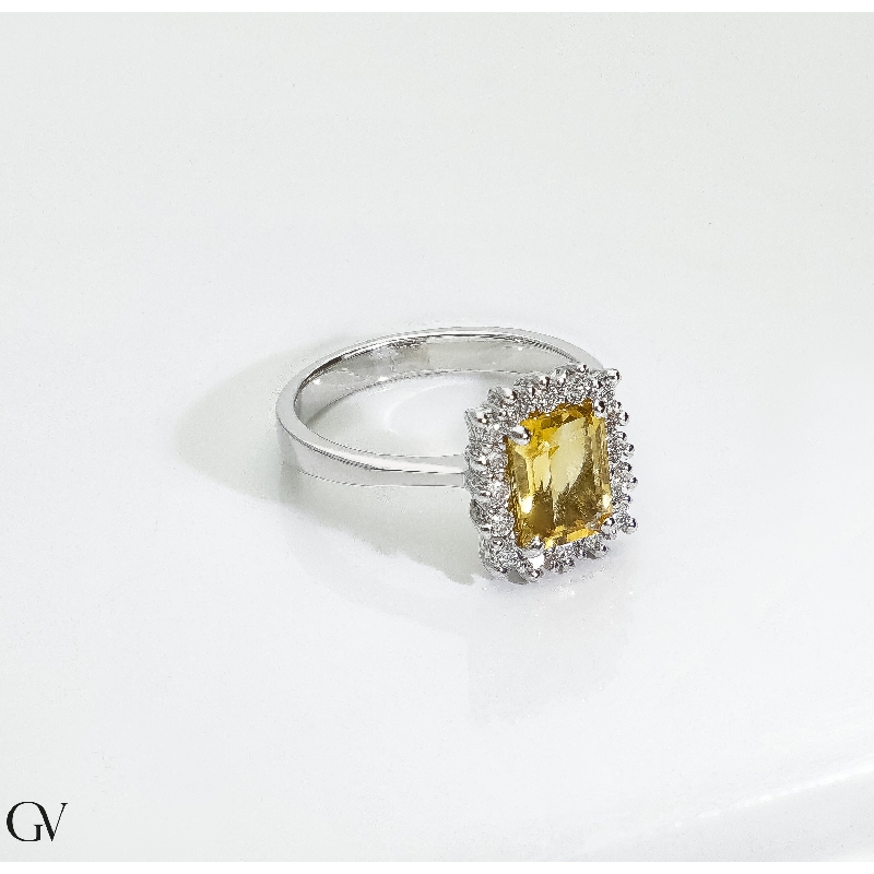 18k white gold ring with 16 diamonds and citrine