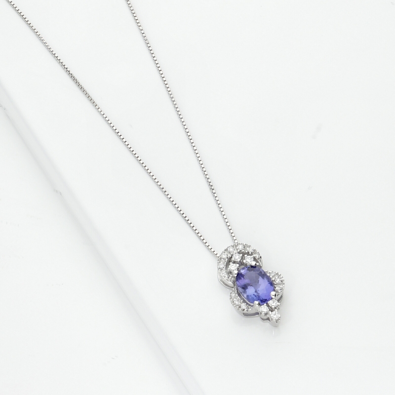 Collana in oro bianco 18k e ciondolo con tanzanite ovale e diamanti