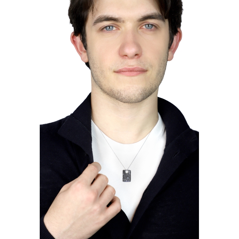 Collana in oro bianco 18k con ciondolo pavè in diamanti neri