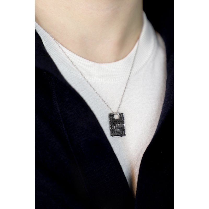 Collana in oro bianco 18k con ciondolo pavè in diamanti neri