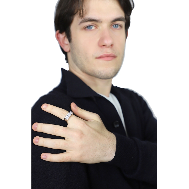 Anello uomo fascia con diamanti in oro bianco 18k