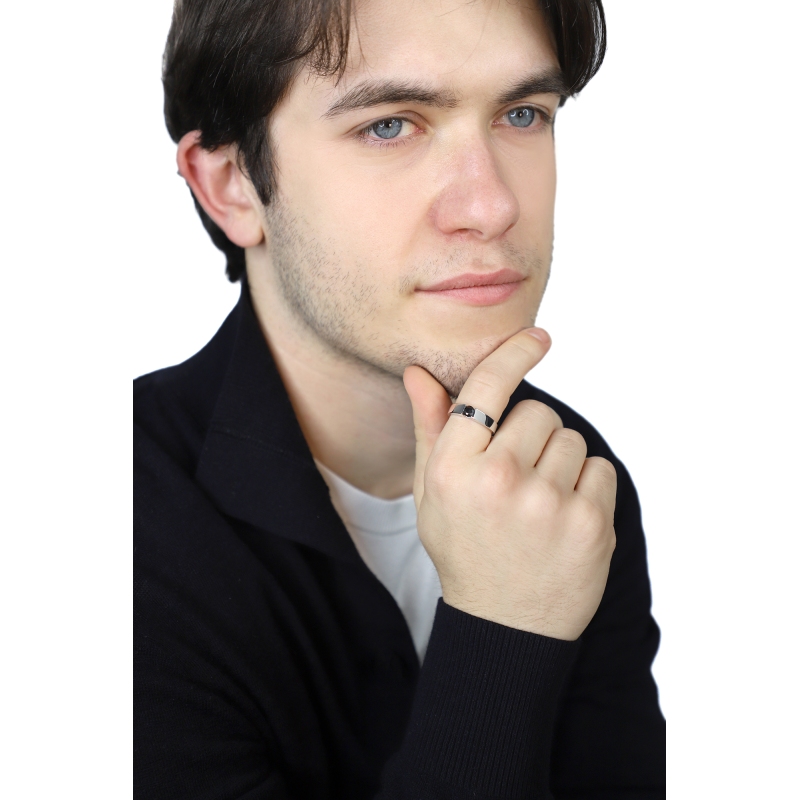 Anello solitario uomo in oro bianco 750 con diamante nero, 0.45 ct