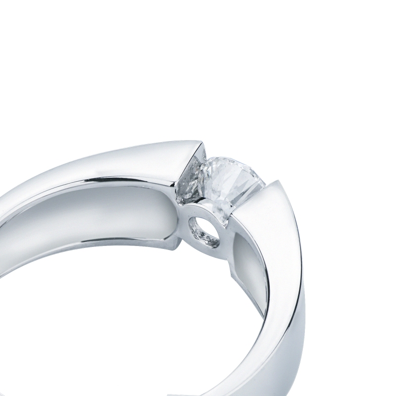 White gold 18k ring with a 0,70 ct diamond