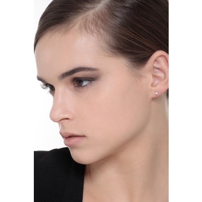 Mono orecchino a 4 griffe in oro Bianco 18k con diamante