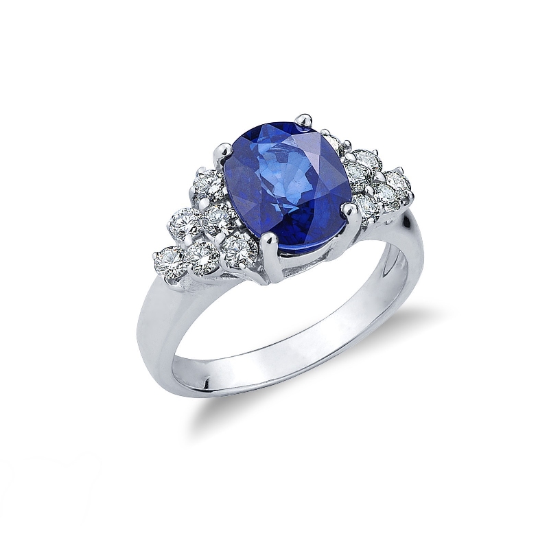 18k white gold ring with lateral diamonds and a central blue sapphire