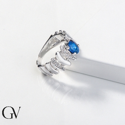 Irregular band ring in white gold 18k with blue sapphire and diamonds 