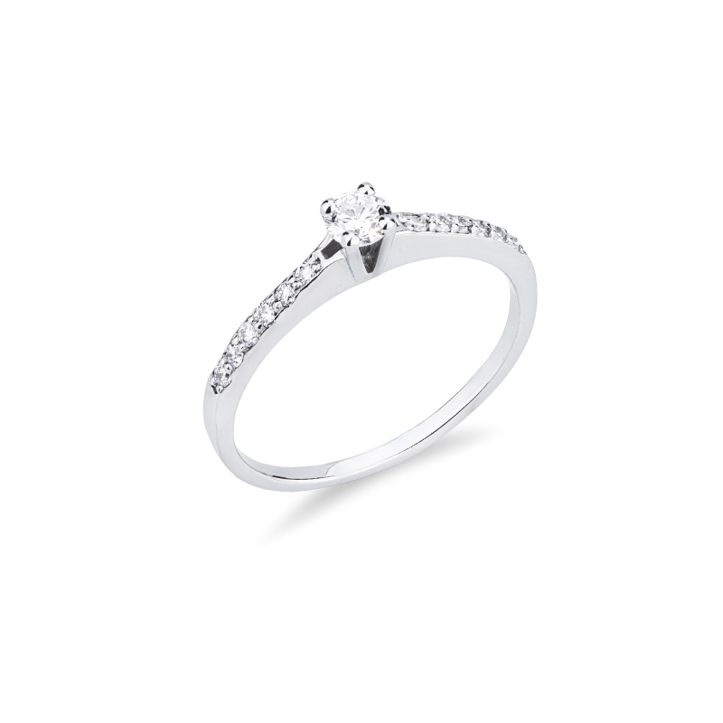 Anello tipo solitario in oro bianco 18k con diamanti taglio brillante