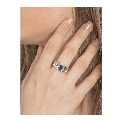 Irregular band ring in white gold 18k with blue sapphire and diamonds 
