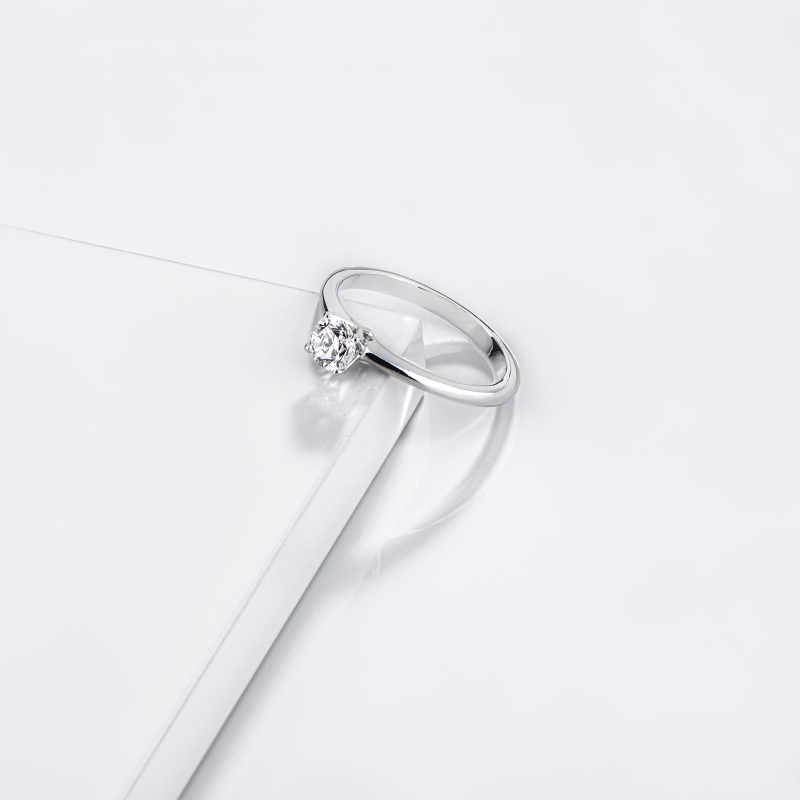Anello di fidanzamento Essenza oro bianco 0,50 ct