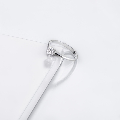 Anello di fidanzamento Essenza oro bianco 0,50 ct