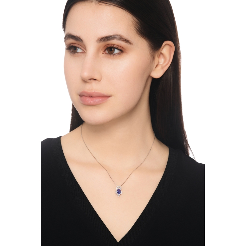 Collana in oro bianco 18k e ciondolo con tanzanite ovale e diamanti