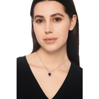 Necklace with pendant, central oval sapphire and diamonds