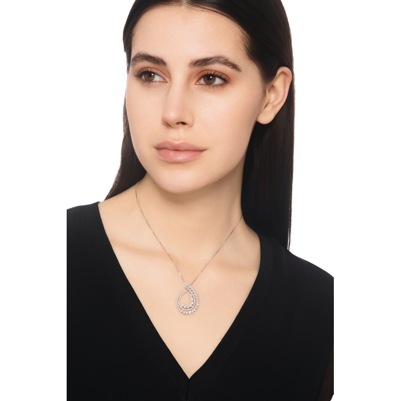 18k white gold necklace with pendand pear shape in diamonds 