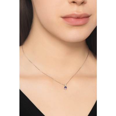 Sapphire pendant with 2 diamonds