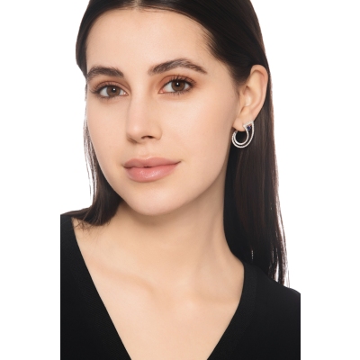 Orecchini design in oro bianco 18k con zaffiri blu a goccia e diamanti