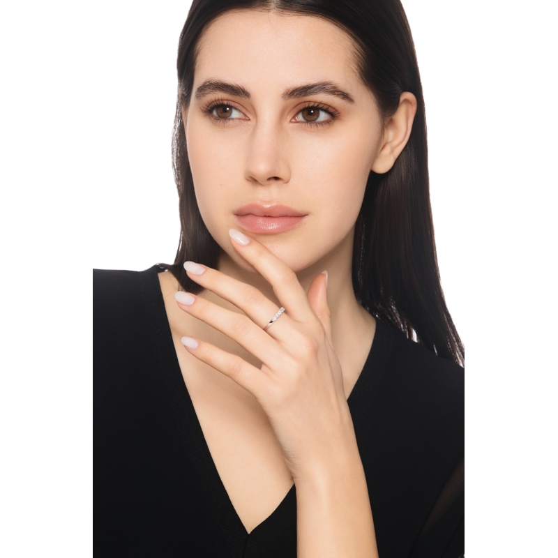 Anello fedina a filo in oro bianco 18k con diamanti, 0.40 ct