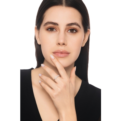 Anello veretta in oro bianco 18k con 7 diamanti, 0.55 ct