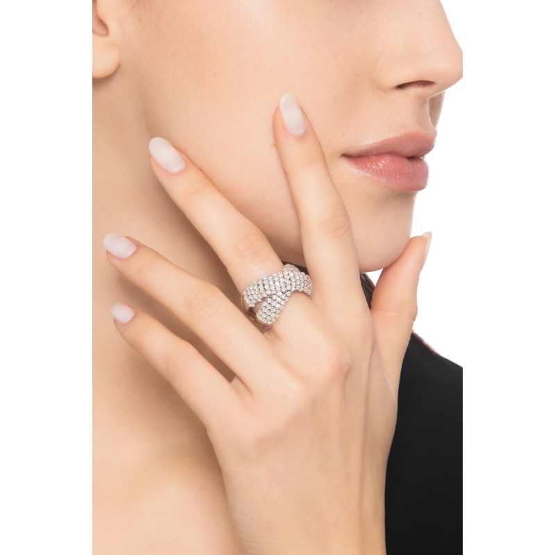 Anello a fascia incrocio in oro bianco 18k con diamanti