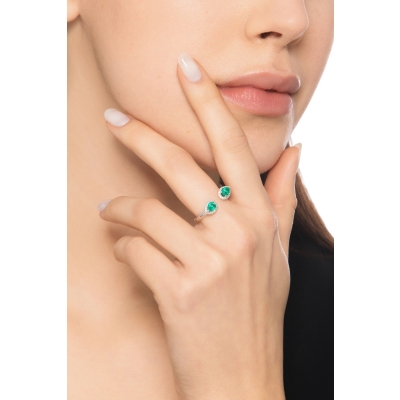 Ring in white gold 18k with emeralds and diamonds
