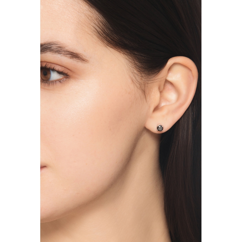 Mono orecchino in oro bianco 18k a 4 griffe con diamante nero, 0.40 ct