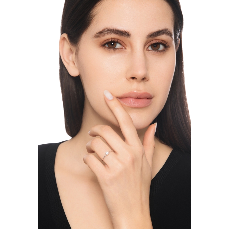 Solitario griffe a 4 punte in oro bianco 18k con Diamante di ct. 0,20