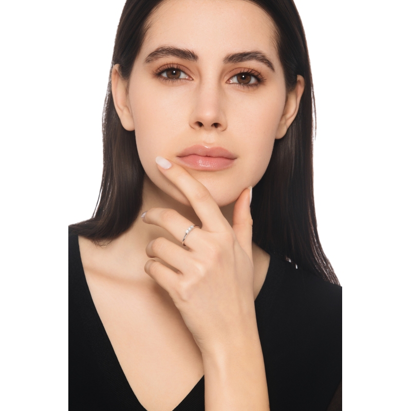 Anello trilogy lineare in oro bianco 750 con diamanti, 0.21 ct