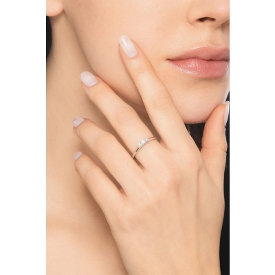 Anello trilogy lineare in oro bianco 750 con diamanti, 0.21 ct