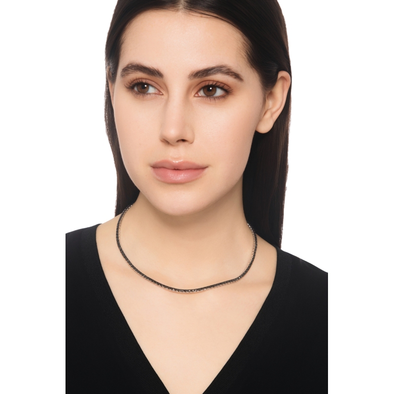 Girocollo tennis lineare a piramide in oro bianco 18k con diamanti neri