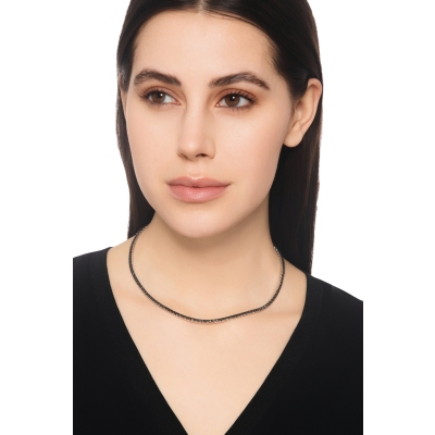 Girocollo tennis lineare a piramide in oro bianco 18k con diamanti neri