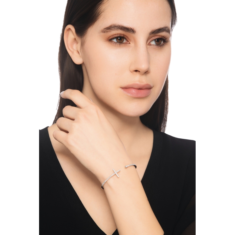 18k white gold cross bracelet with diamonds 