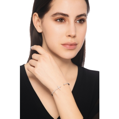 18k white gold cross bracelet with diamonds 