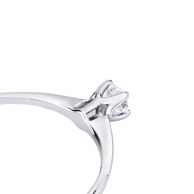 Anello solitario Essenza 0,15 ct oro bianco 18k 