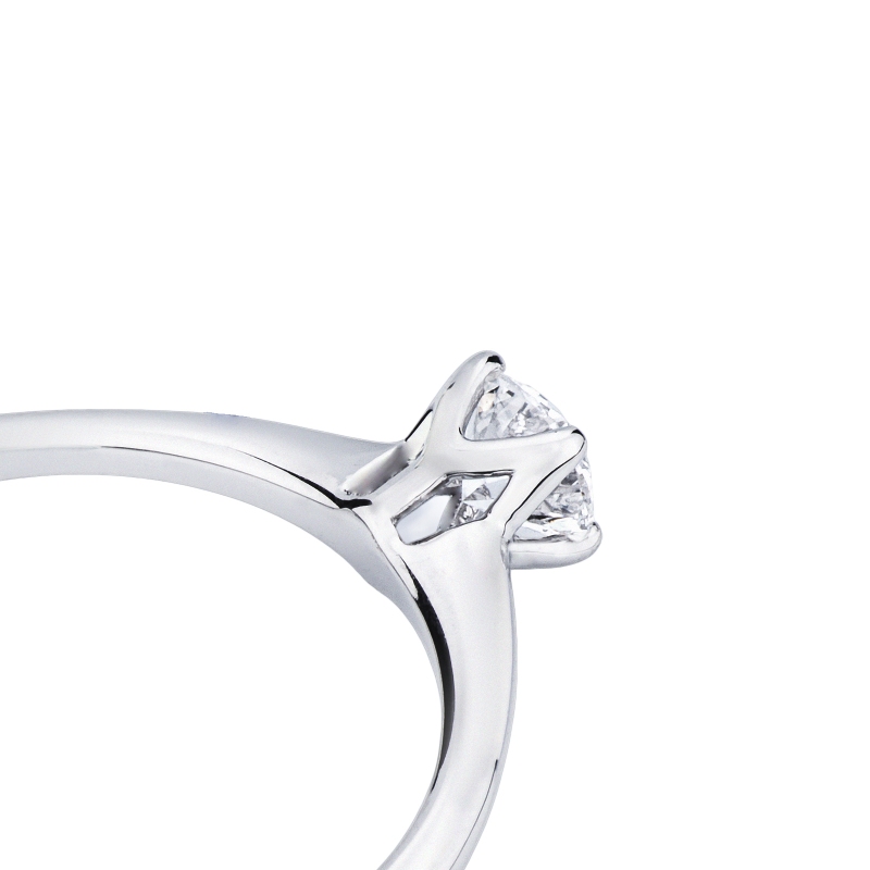 Solitario anello Essenza 0,30 ct oro bianco 18k