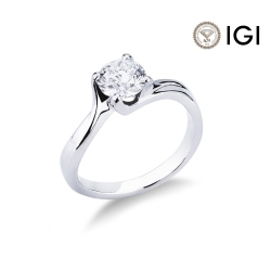 Solitario quattro griffe in Oro bianco 18k con incastonato diamante di carati 0,90