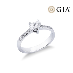 Anello con diamante taglio cuore 0.7ct GIA in oro bianco 18k